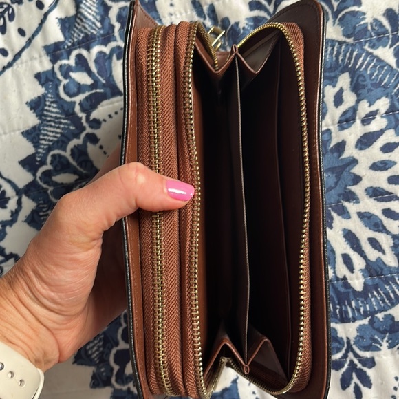 Black Pebbled wristlet - Picture 3 of 3